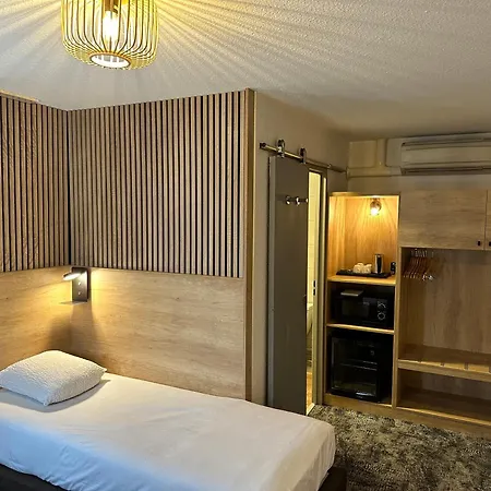 Hotel Ostal Universite 3*